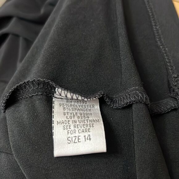 Olivia Matthews Woman’s Black Dress Sz 14 VNeck Cap Sleeve Maxi Rhinestone Brooc - Picture 8 of 10